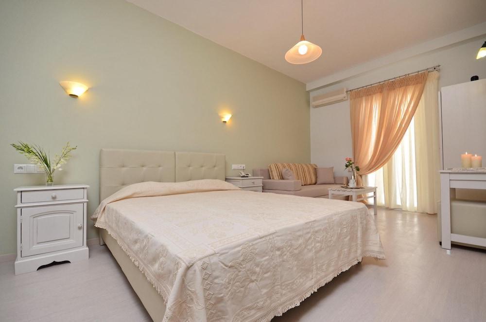Blue Sky Aparthotel Naxos City ภายนอก รูปภาพ