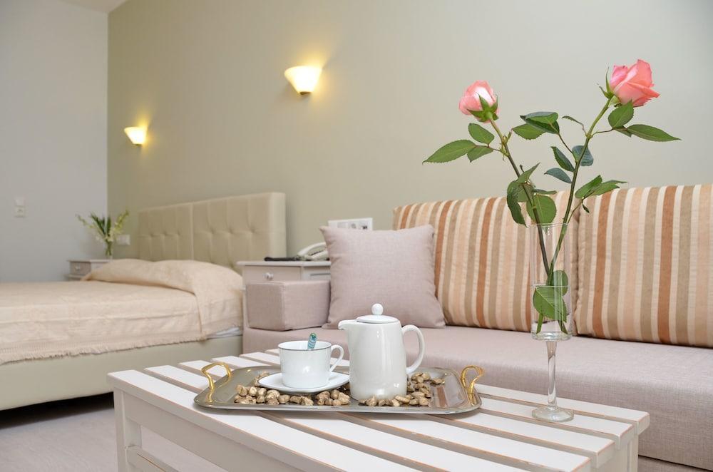 Blue Sky Aparthotel Naxos City ภายนอก รูปภาพ