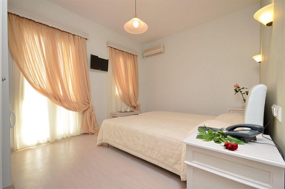 Blue Sky Aparthotel Naxos City ภายนอก รูปภาพ