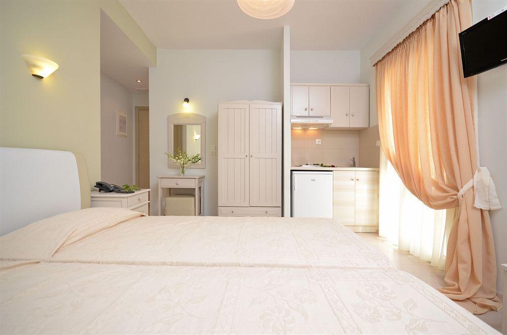 Blue Sky Aparthotel Naxos City ภายนอก รูปภาพ